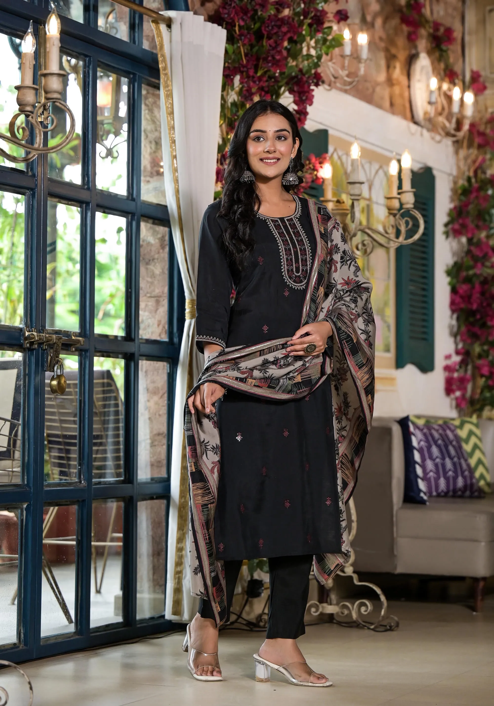 Black Solid Viscose Kurta Pant And Dupatta Set With Zari & Thread Work