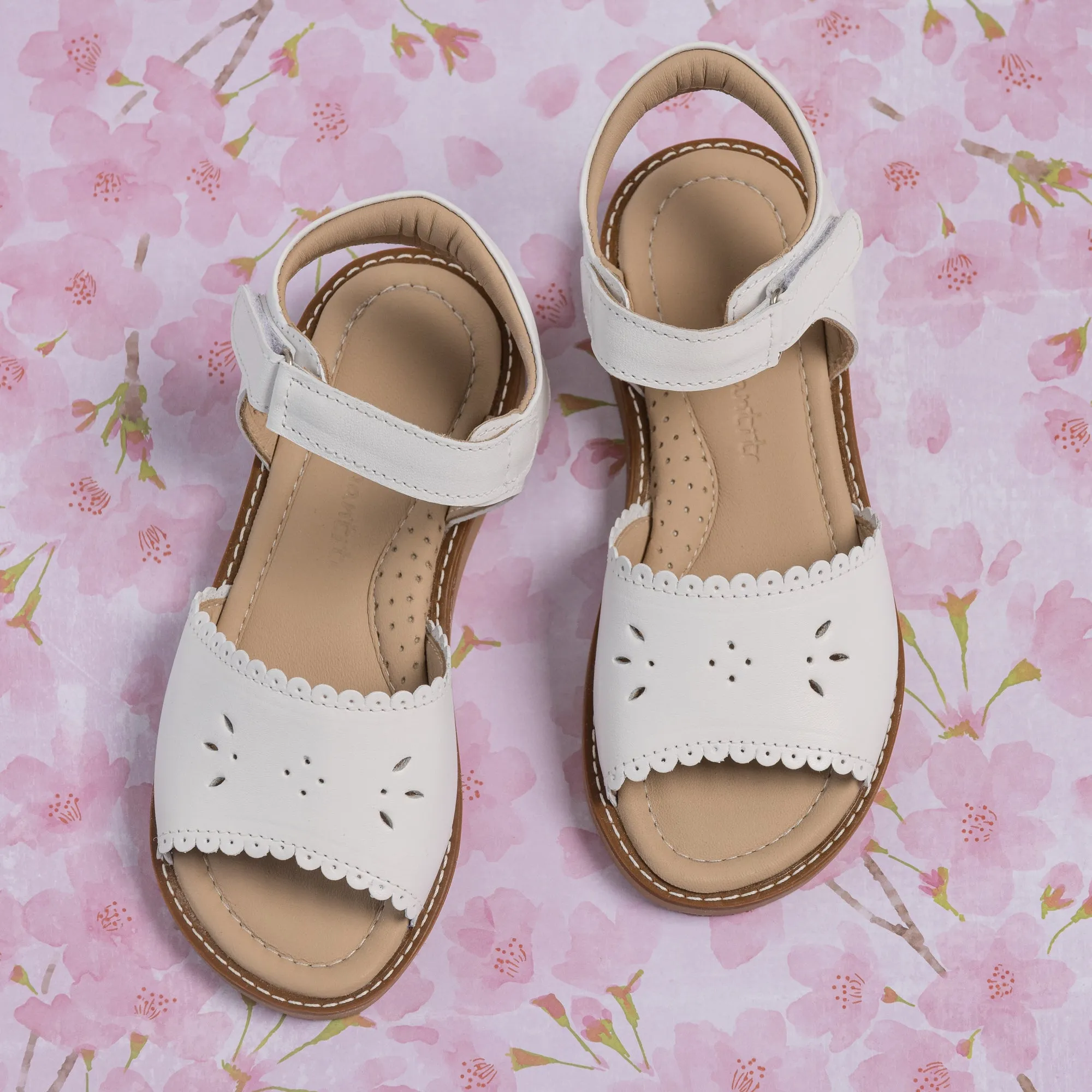 Classic Sandal with Scallop White