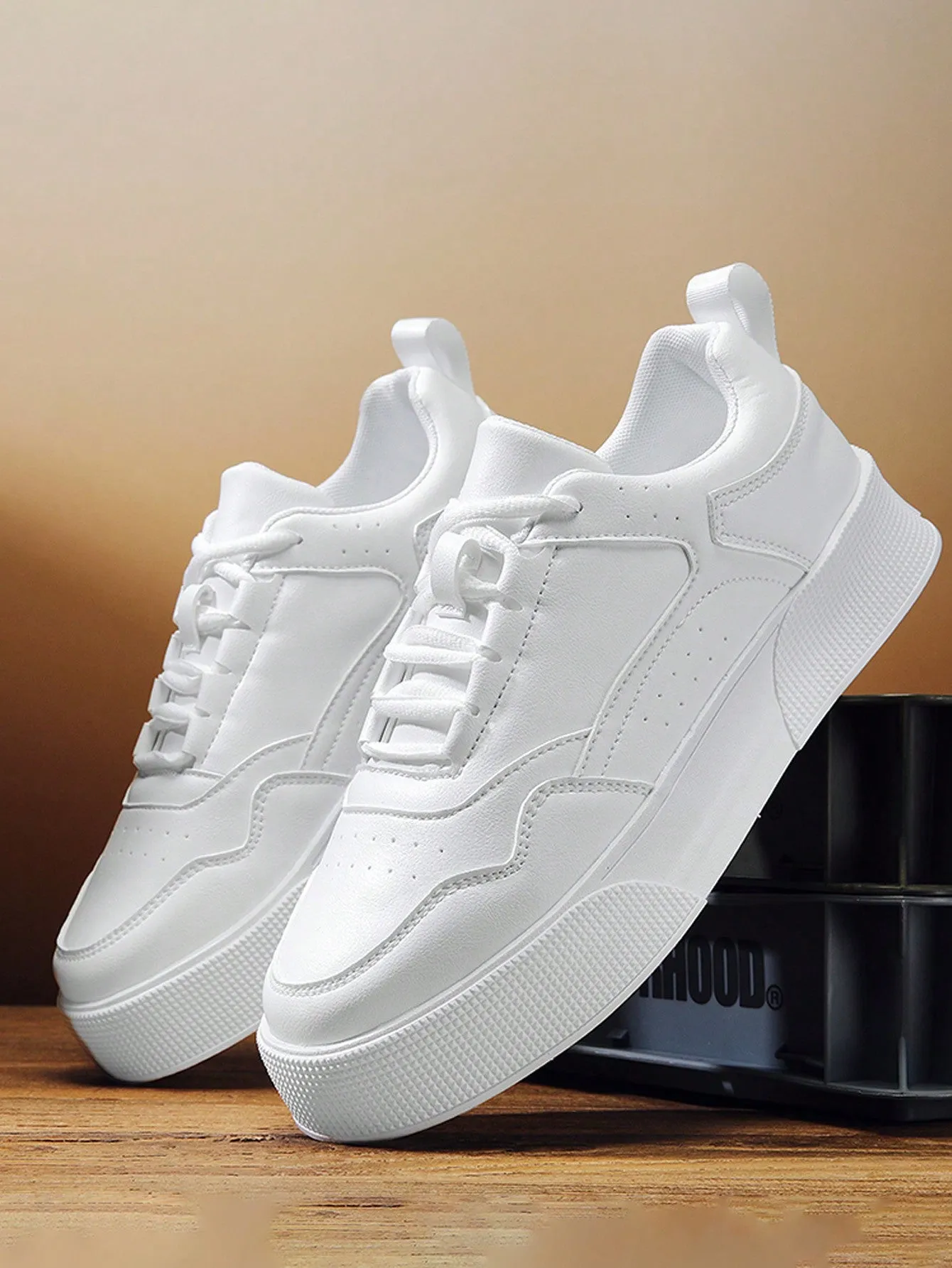 Minimalist Stitch Detail Lace-Up Front Skate Shoes Men’s Casual Shoes