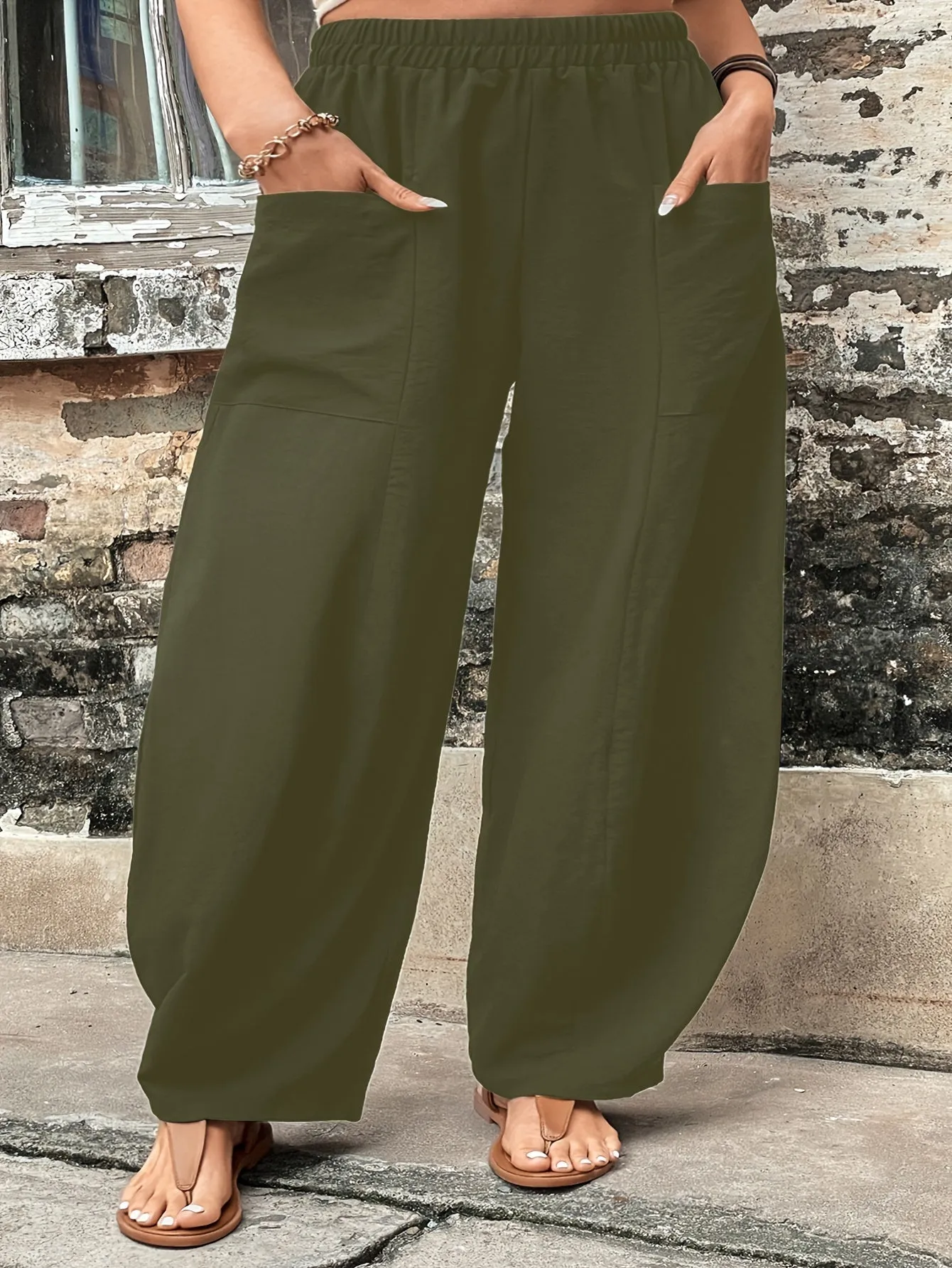 Plus Size Solid Pocket Baggy Pants - A Must-Have in Women's Plus Size Clothing"