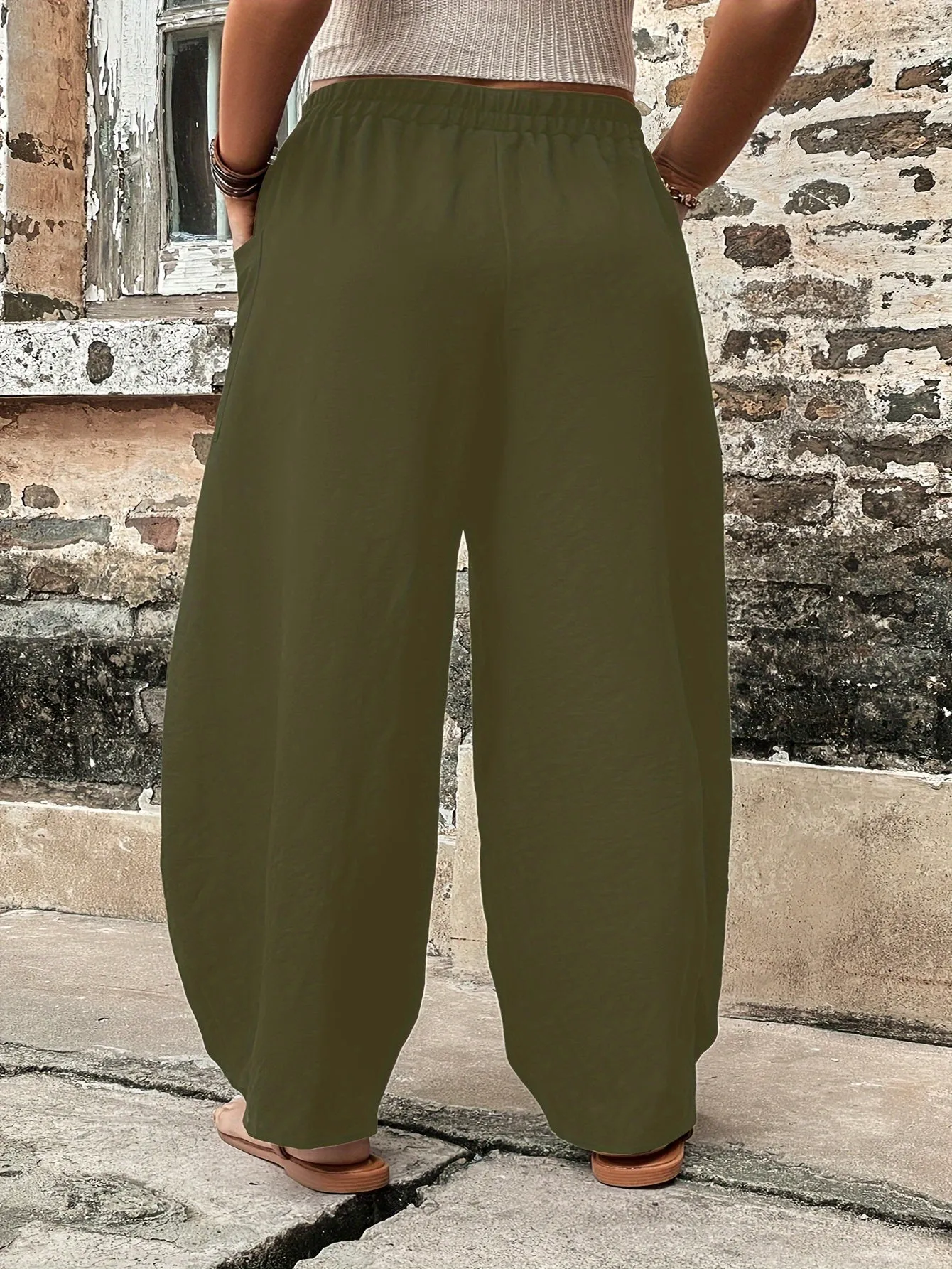 Plus Size Solid Pocket Baggy Pants - A Must-Have in Women's Plus Size Clothing"