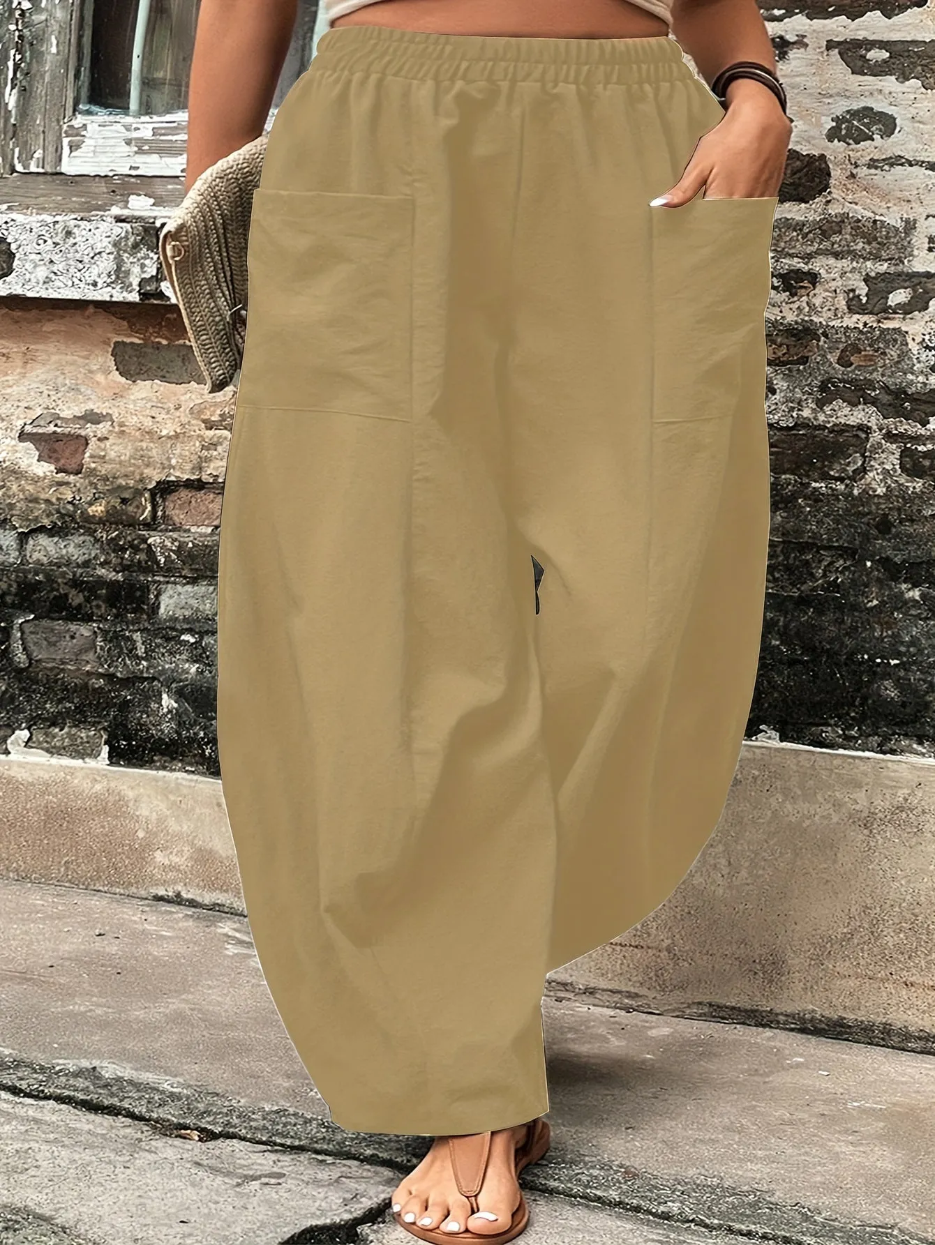 Plus Size Solid Pocket Baggy Pants - A Must-Have in Women's Plus Size Clothing"