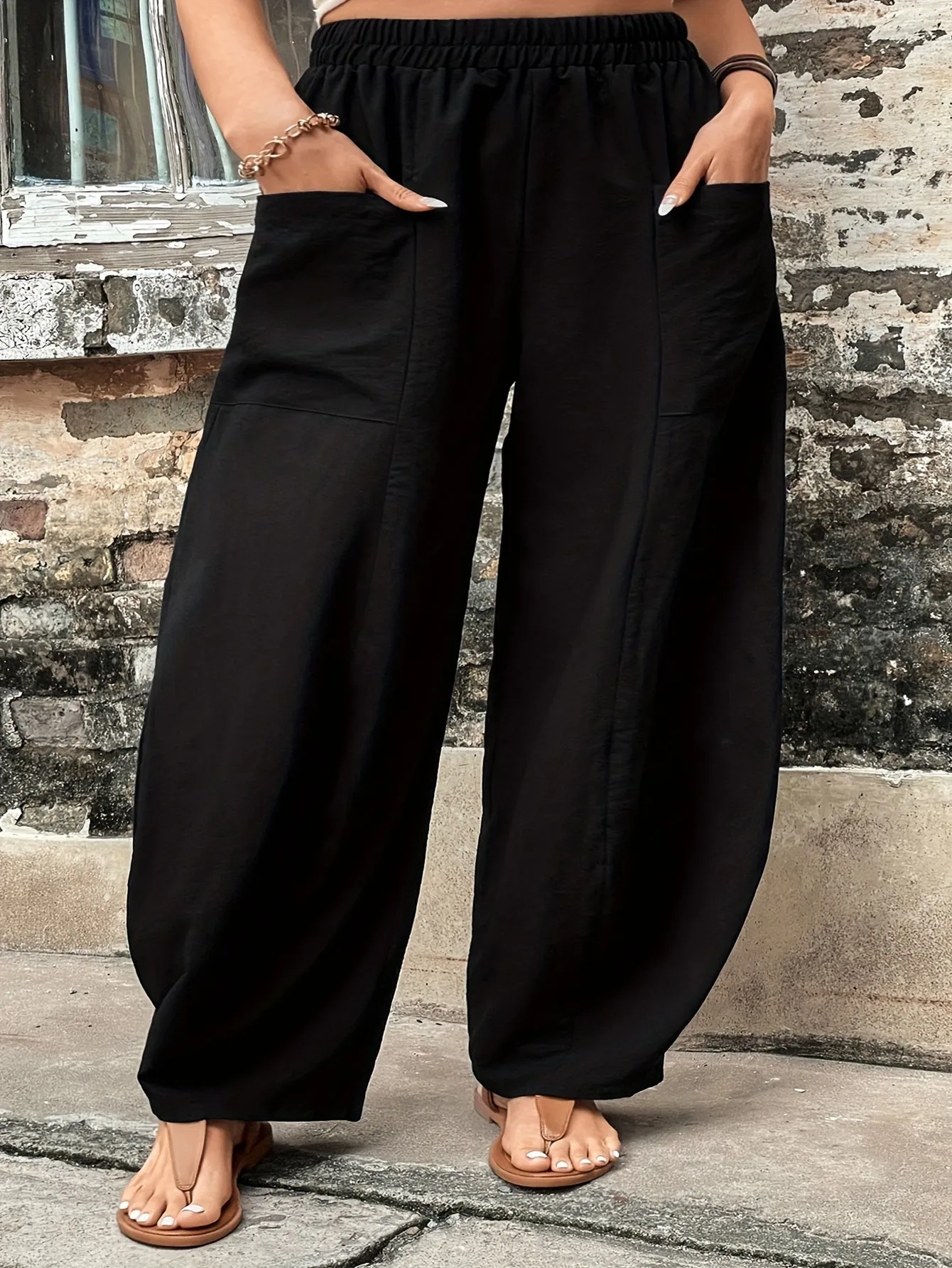 Plus Size Solid Pocket Baggy Pants - A Must-Have in Women's Plus Size Clothing"