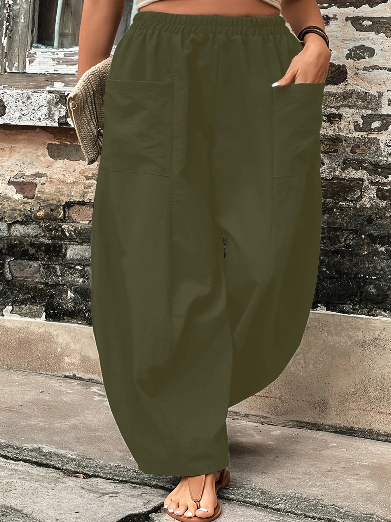 Plus Size Solid Pocket Baggy Pants - A Must-Have in Women's Plus Size Clothing"