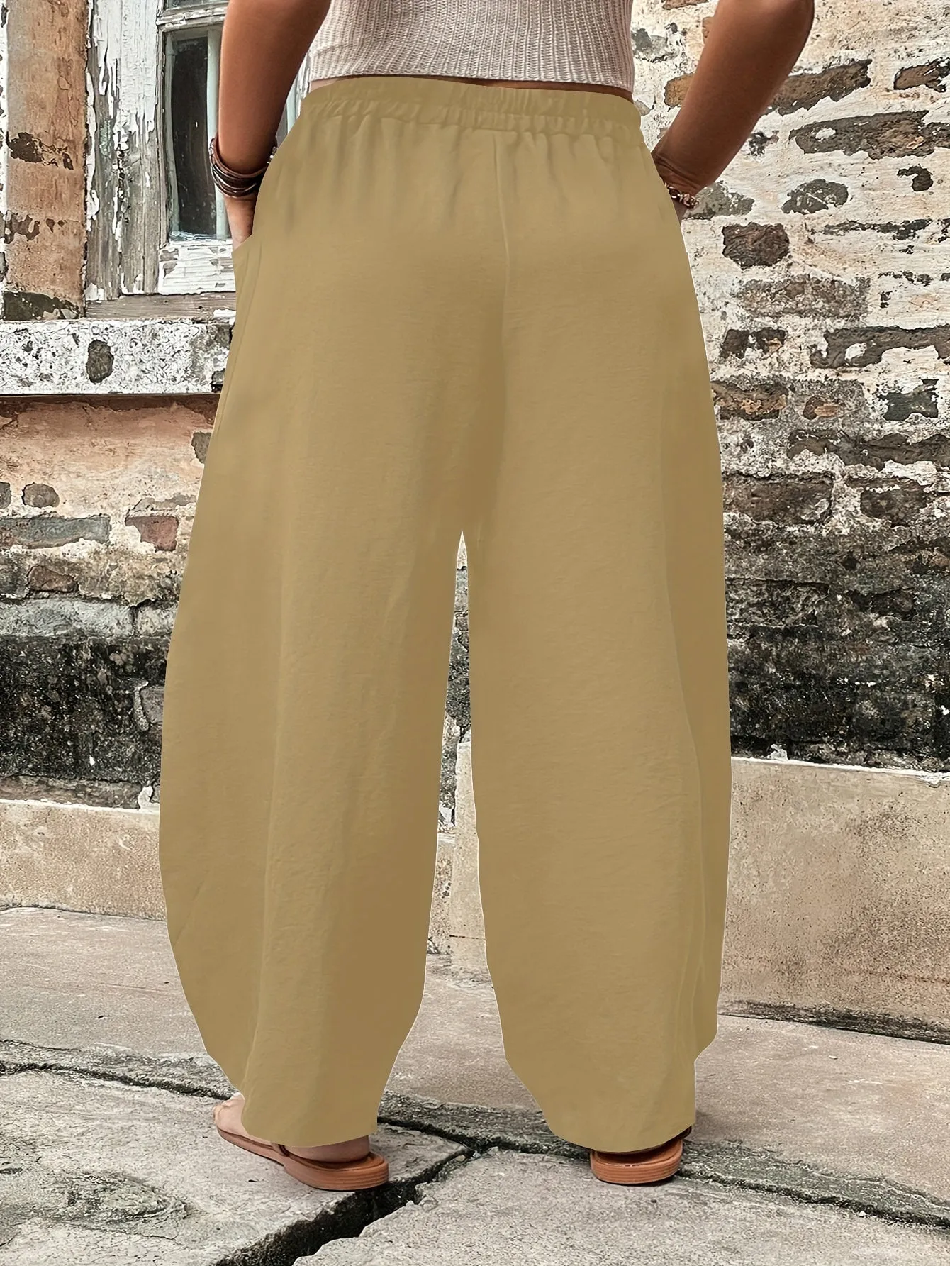 Plus Size Solid Pocket Baggy Pants - A Must-Have in Women's Plus Size Clothing"