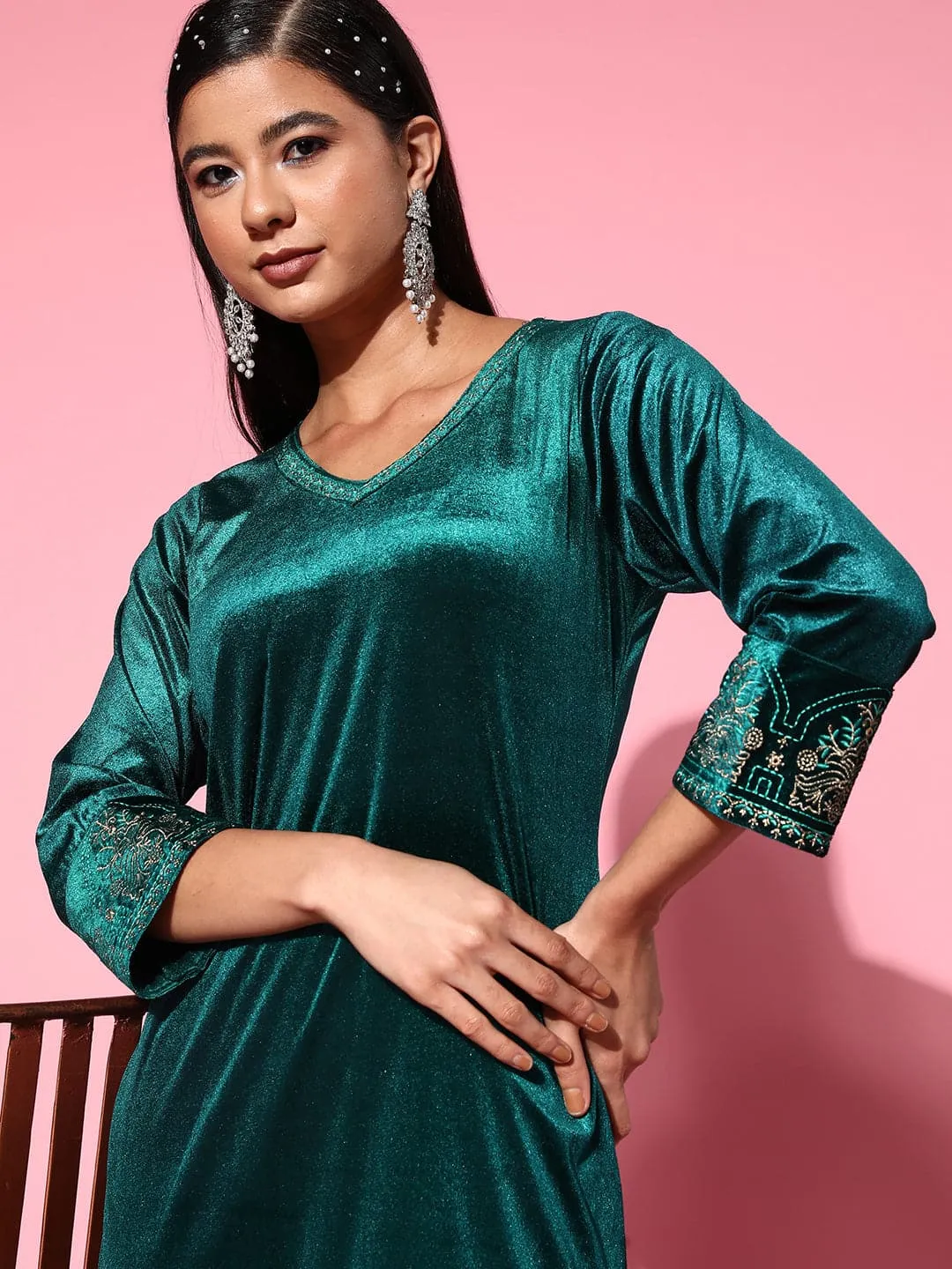 Women Emerald Green Velvet Embroidered Kurta With Pants