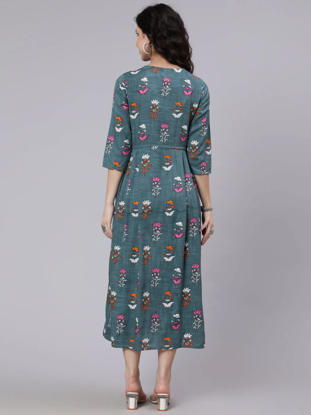 Women Green Floral Printed Flared Dress With Three Quarter Sleeeves